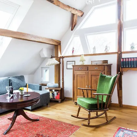 Schleiden Timber-frame Retreat, Cleaning Included *